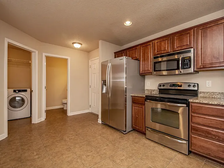 2104 NE Oak Dr — Photo 6