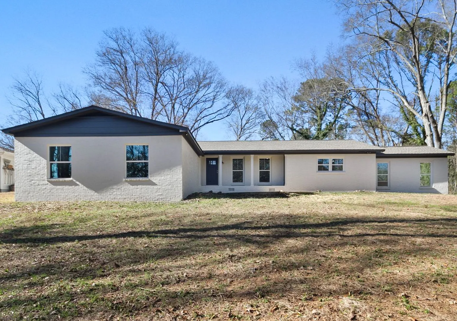 Cozy 3 Bed 3 Bath House! Available Now! — Photo 2
