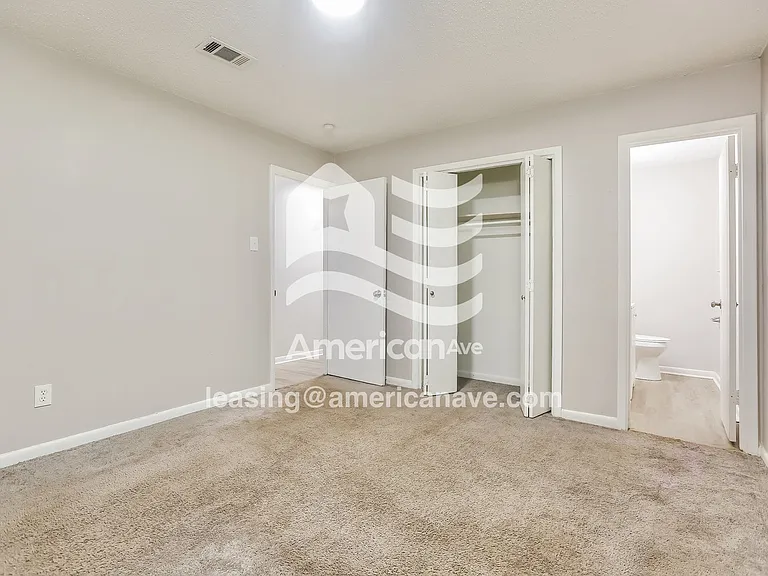 1483411_010_main_bedroom_11.jpg