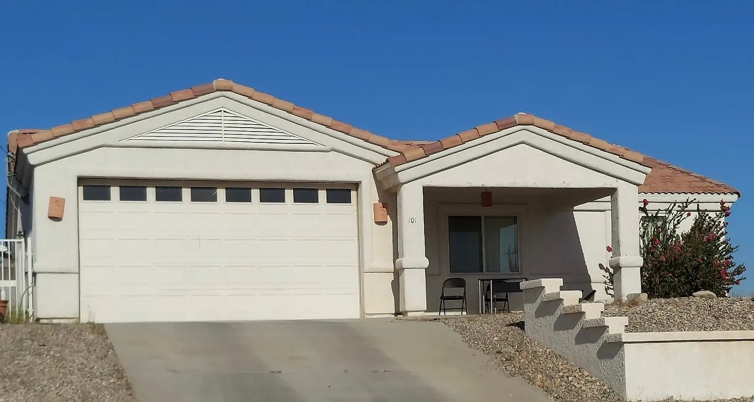 2015 Bombay Dr — Photo 1