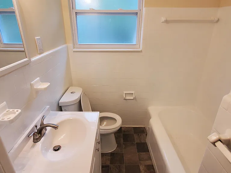 854 Allison St — Photo 3