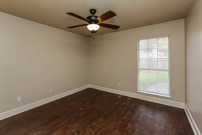 2038 Red Oak Dr — Photo 8