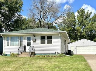 1730 E 32nd St, Davenport, IA 52807