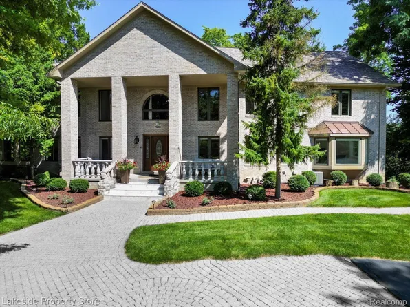 7601 Deerhill Dr, Clarkston, MI 48346