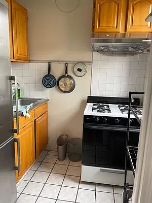 3rd image of 208 Bedford Ave #1