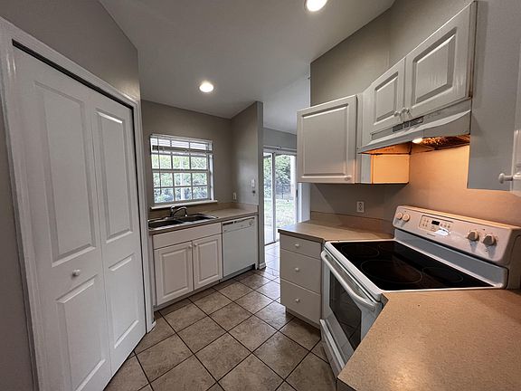 5th image of 708 Jack Ave S