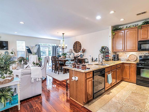 5th image of 38 Meadow Cir