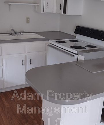5th image of 1015 Hall Ave