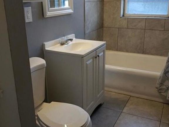 4th image of 7237 S Bennett Ave #1B