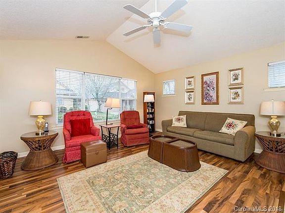3rd image of 16 Gray Wolf Ln