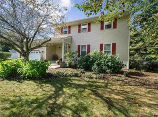 19 Boylston Dr, Delmar, NY 12054
