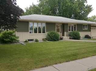 2 32nd Ave NE, Fargo, ND 58102