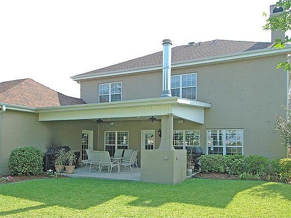 patio w/fireplace and gas connection for grill