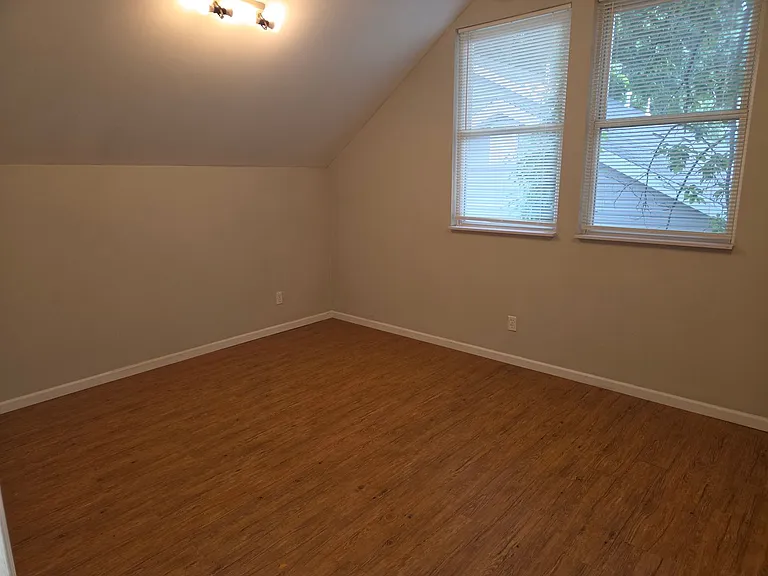 604 Florence Ave — Photo 7