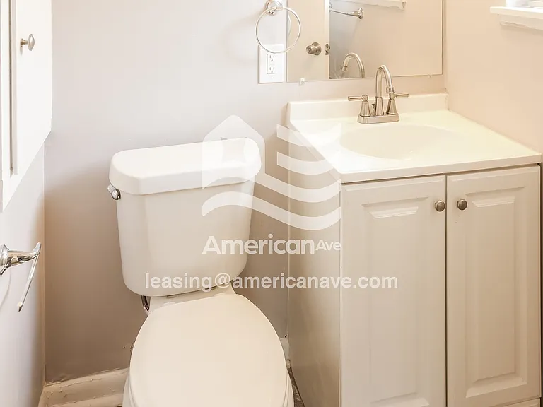 742411_009_wm_-_main_bathroom_13620233.jpg