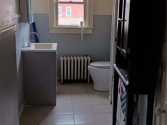 3rd image of 10 Church Ave Unit 5