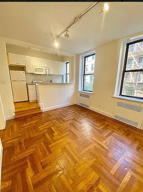 1st image of 35 W 65th St APT 4C