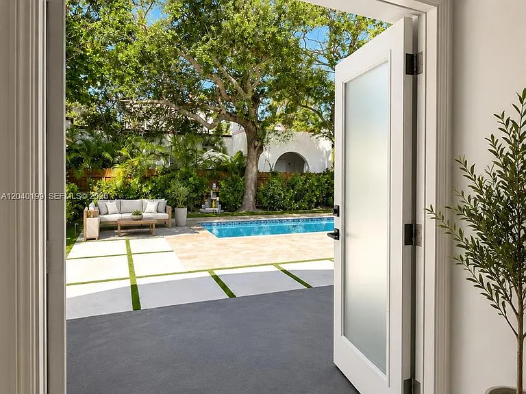 4605 N Miami Ave — Photo 9
