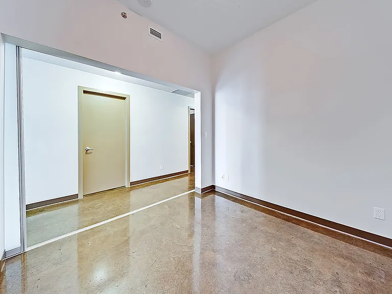 135 13th Ave SW #911 — Photo 10