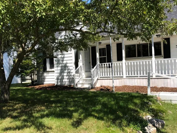 314 N Logan St, Dewitt, MI 48820