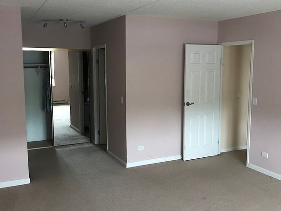 5th image of 9737 N Fox Glen Dr Unit 3M