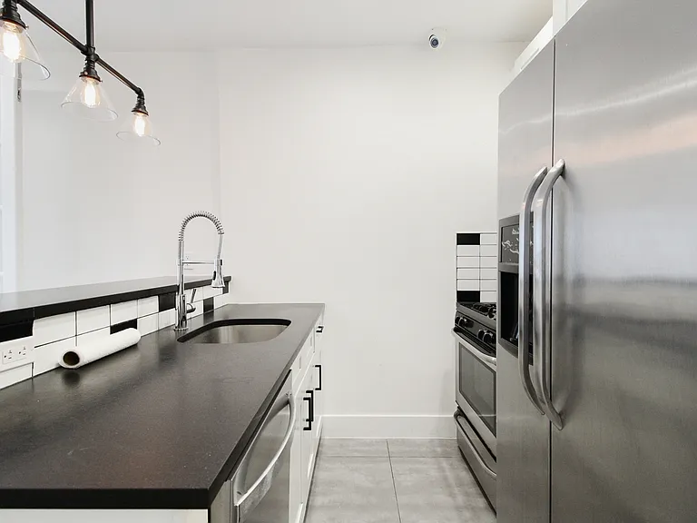 986 Jefferson Ave #2 — Photo 3