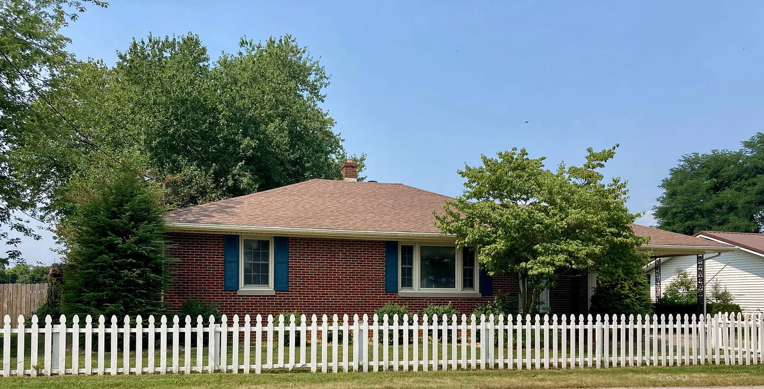 1404 Schiller St photo 1