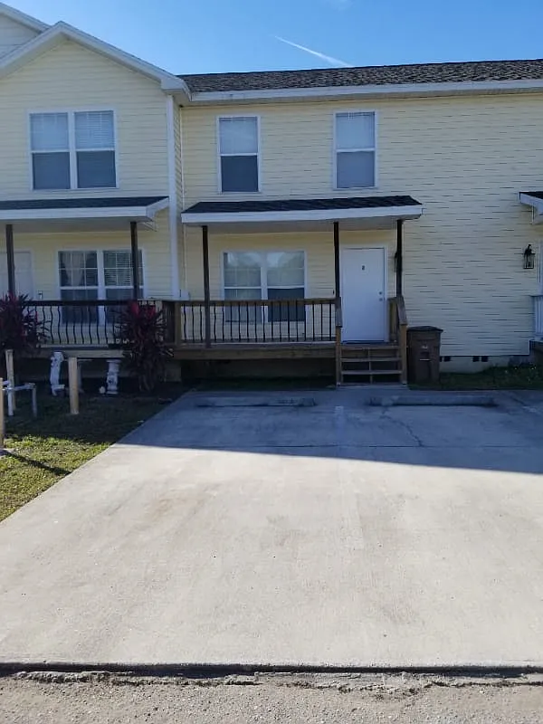 111 Yellowtail Loop — Photo 3