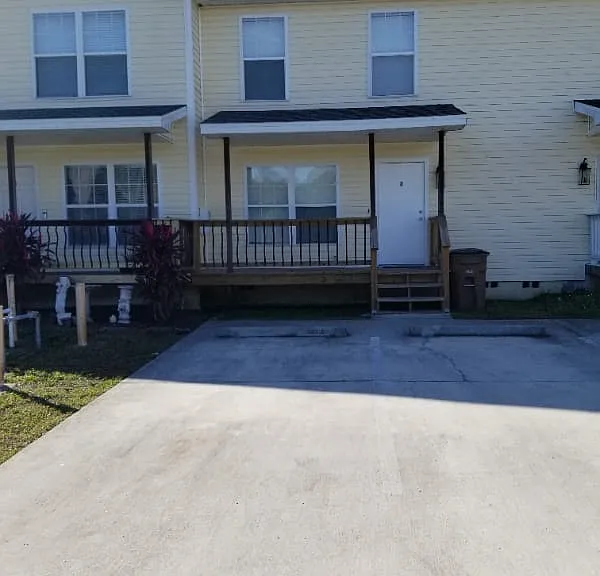 111 Yellowtail Loop #2 — Photo 3
