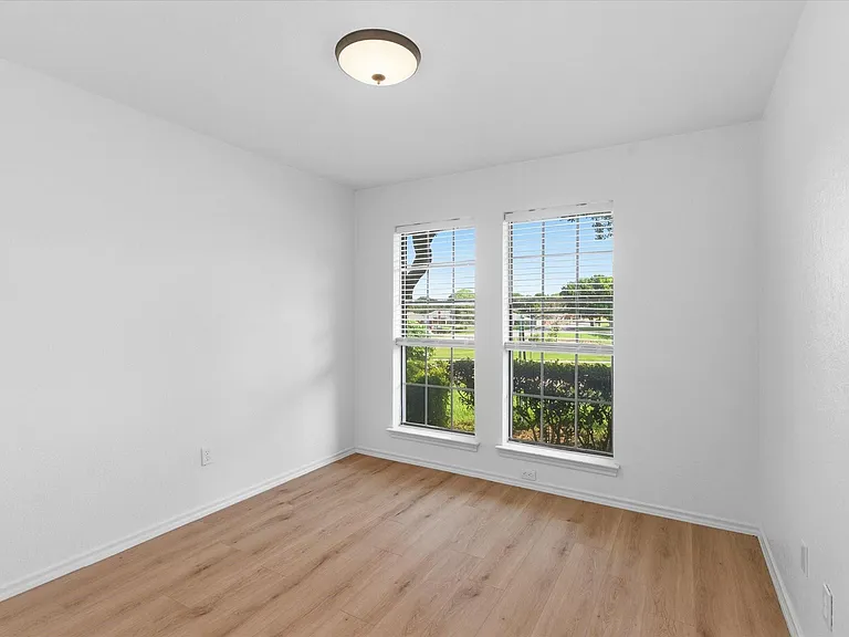 8181 Edge Water Dr — Photo 19