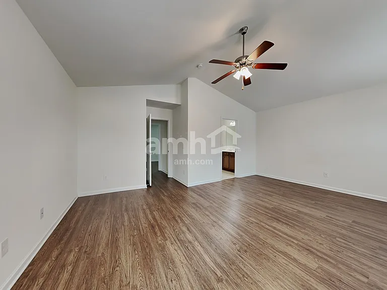 1882 Woodstone Dr — Photo 11