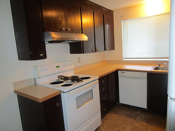 5th image of 18212 1st Avenue Ct S APT 9
