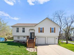 605 W Smith St, Spring Hill, KS 66083