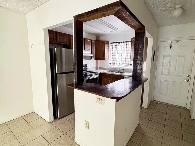 801 W Oakland Park Blvd #C1 — Photo 5