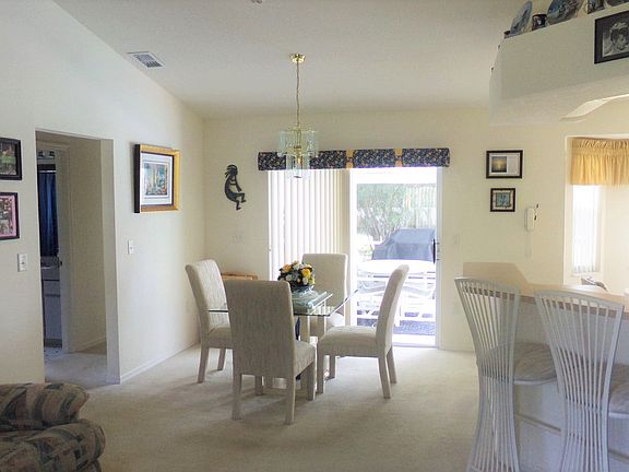 DINING ROOM & BREAKFAST BAR