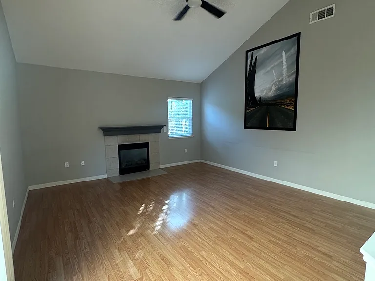 1318 Robinson Ln — Photo 18