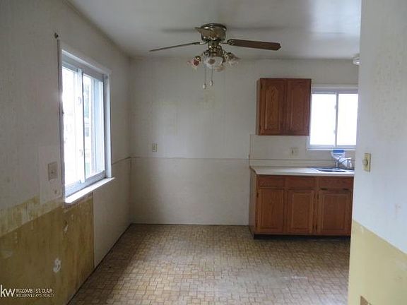4th image of 26691 Arlington St