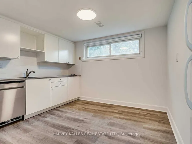 135 Combe Ave — Photo 29