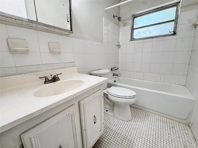 3265 Griffin Rd #202 — Photo 3