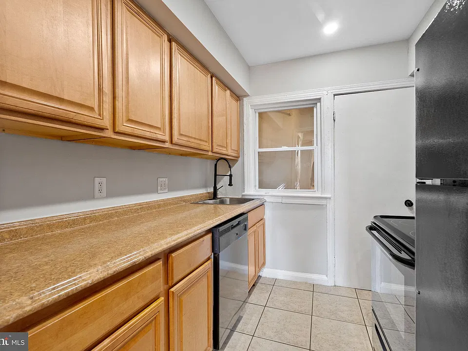 812 Taylor St NE #4