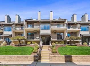 302 Hackensack St BUILDING 8-806, Wood Ridge, NJ 07075