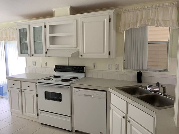 3rd image of 24 Galemont Dr