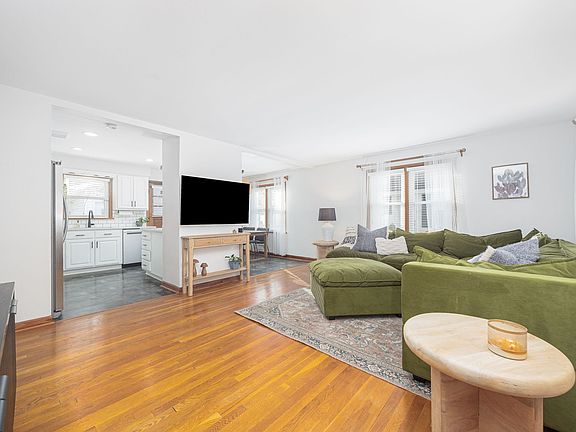 3rd image of 3864 Girbert St