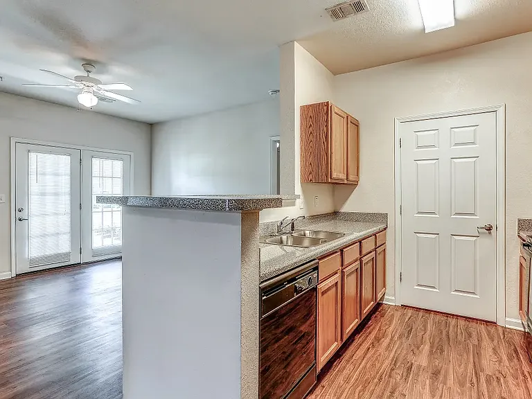 Elk Way Apartments — Photo 8