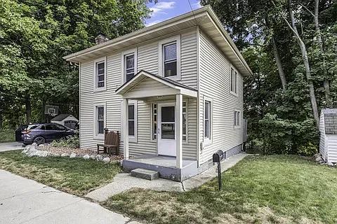 4 bed, 1100 sqft, $2,100 — Photo 3