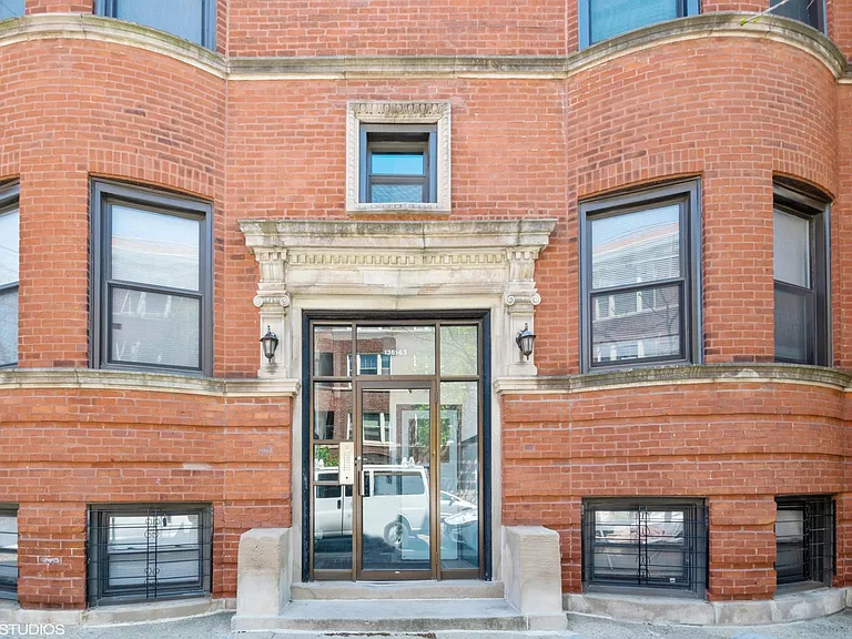 4455 N Dover St #2 — Photo 2