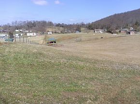 2nd image of 380 Bell Hollow Rd