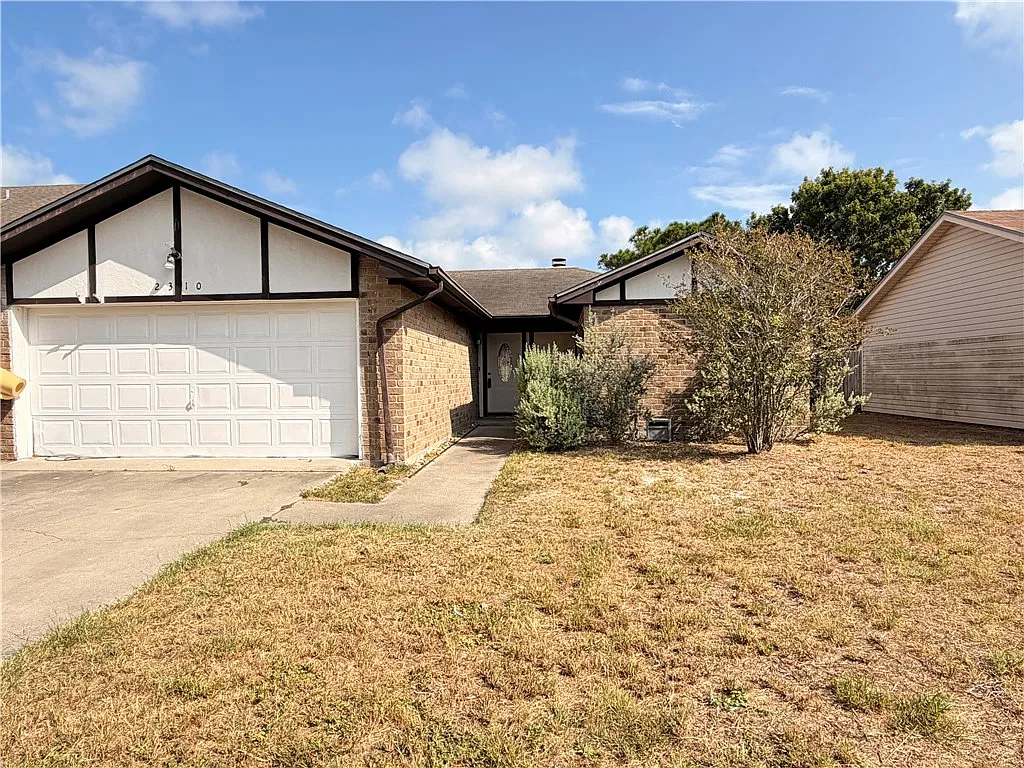 3 bed, 2.0 bath, 1240 sqft, $1,950 — Photo 2