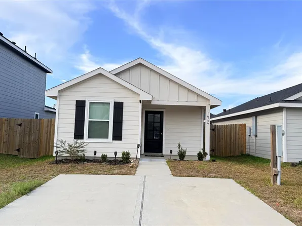 16799 N Marie Village Dr, Conroe, TX 77306
