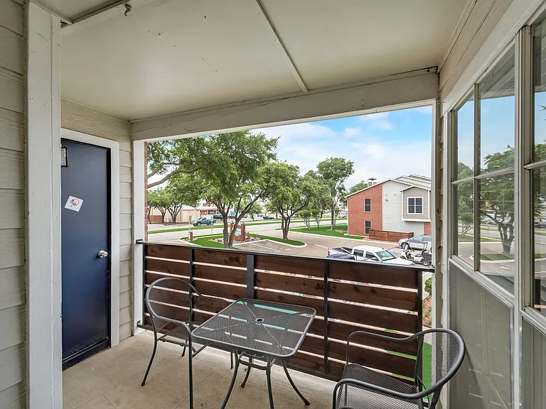 Esters Rd — Photo 15